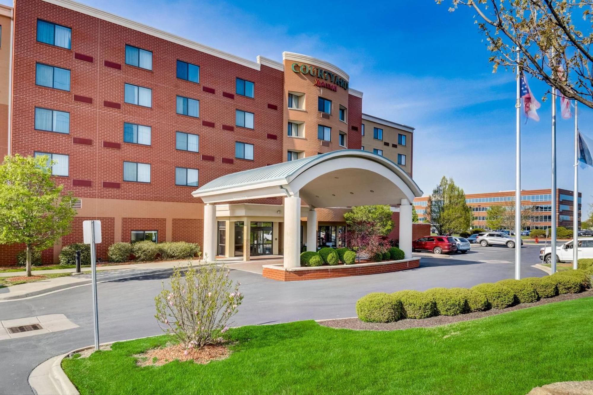 Courtyard Cincinnati North At Union Centre Уест Честър Екстериор снимка